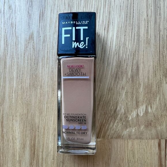 Maybelline Fit Me Dewy + Smooth Foundation SPF 18 # 235 Pure Beige - Picture 3 of 4